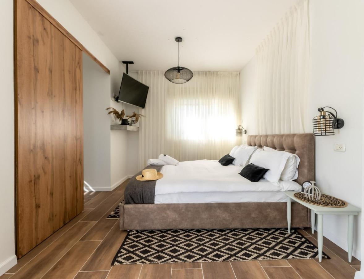 אוסנתה סוויטת בוטיק עם בריכה פרטית Villa Kefar Weradim Bagian luar foto