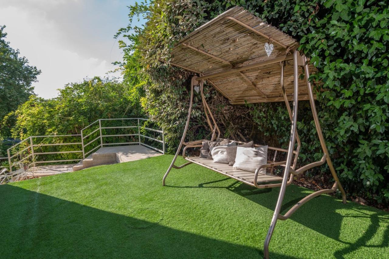אוסנתה סוויטת בוטיק עם בריכה פרטית Villa Kefar Weradim Bagian luar foto